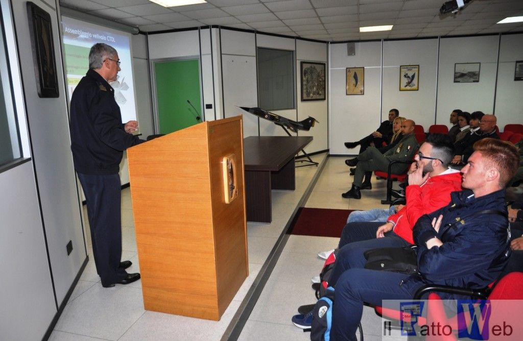 Durante il briefing a Cameri